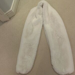 Luxurious White Faux Fur Scarf/Wrap